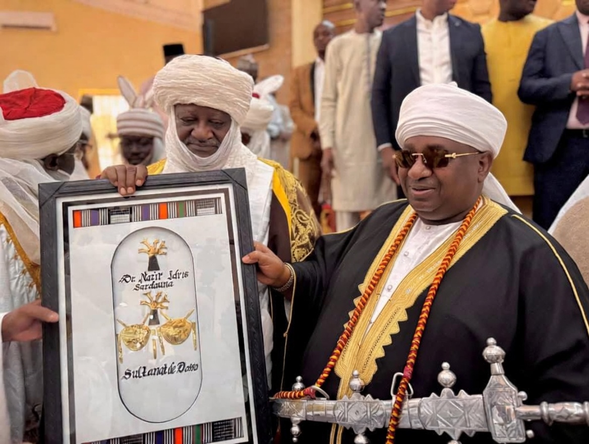 Gov Idris of Kebbi becomes first Nigerian Sardauna of Dosso, Niger Rep